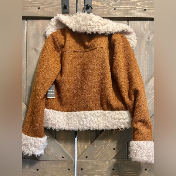 Stylish Sherling Coat. - Picture 2 of 5